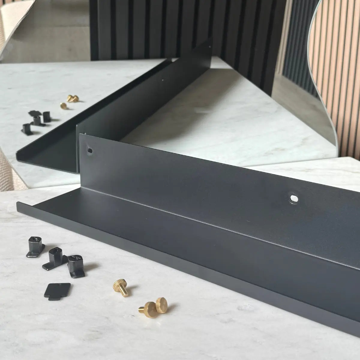 Akustikpanel hylla mässing 60 cm